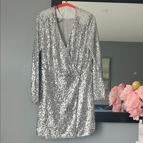 H&M Silver Long Sleeve Sequin Dress - Picture 1 of 2